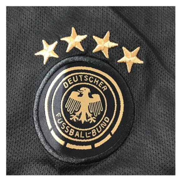 Thomas Müller Soccer Kids Uniform Size 28 - Picture 5 of 10